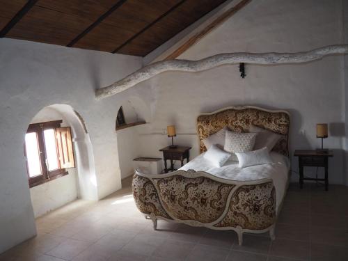 a bedroom with a bed in a room with a window at Casa Real in Salar