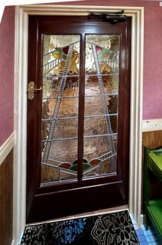 a door with a stained glass window in a room at まるごや 船でしか行けない離島の一棟貸し宿 in Hinase