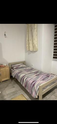 Una cama o camas en una habitación de Ilhan 1