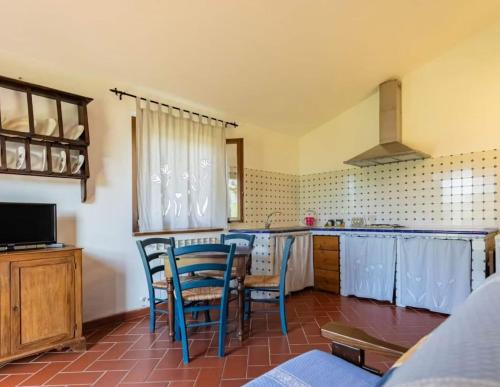 a kitchen with a table and chairs in a room at Il Girasole Terzuolo in Manciano