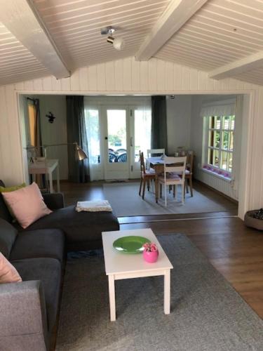 a living room with a couch and a table at gemütliches Blockhaus - das Hundeparadies am Wald in Wiehl