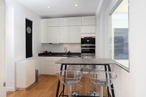 Psirri 3BR Luxury Residence with Athens View
