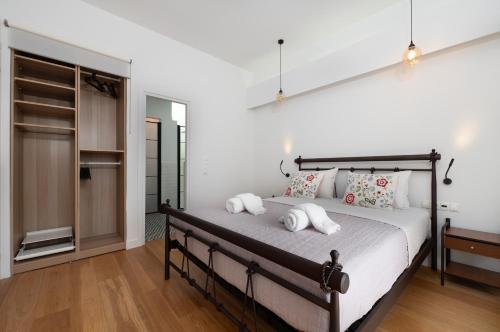 Psirri 3BR Luxury Residence with Athens View