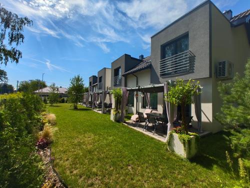 a row of houses with a yard at Domek Zielone Marzenie in Chrzanów