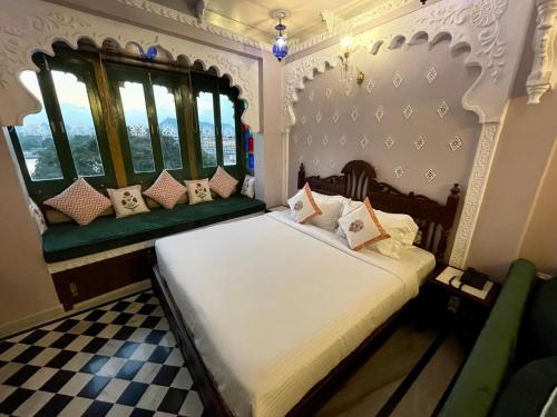 Cama o camas de una habitación en Sheeshmahal By Oladar