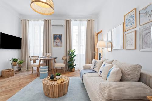Nice Renting - 5bFRANCE - Luxurious Apartment Place Massena Promenade des Anglais