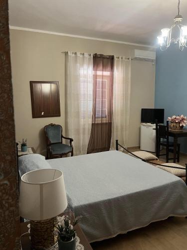 a bedroom with a bed and a table with a chair at B&B Colle Cucchiara in Cassino