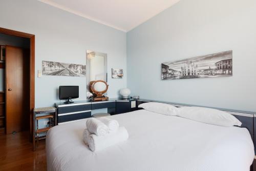 GuestHost - Milano Roomy Apt with all comfort! Metro M4 Linate