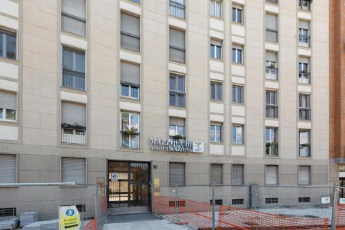 GuestHost - Milano Roomy Apt with all comfort! Metro M4 Linate