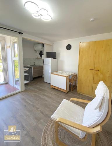 LE SAOMA, studio cabine, parking privé, climatisation