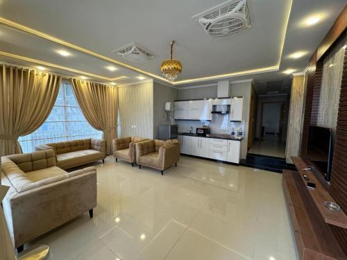 Kuchyň nebo kuchyňský kout v ubytování 2 bedroom furnished apartment Cedar Hills, Murree