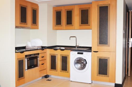 Η κουζίνα ή μικρή κουζίνα στο Nooh Apartment