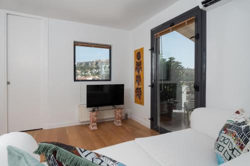 Psirri 1BR Loft with Acropolis View