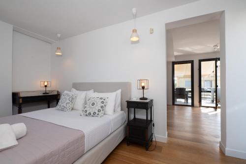 Psirri 1BR Loft with Acropolis View