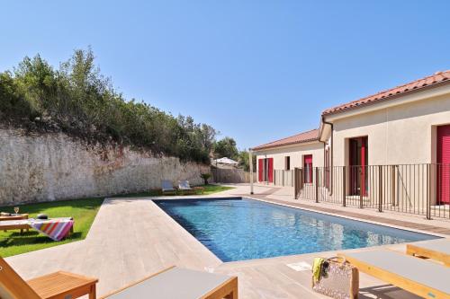 Résidence Les volets rouges - Duplex de standing avec piscine
