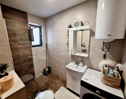 Bilik mandi di Iskra Sparkle apartman