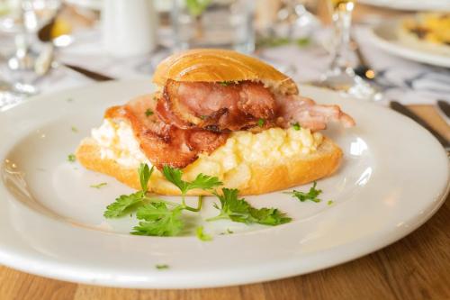 Jídlo v rezortu nebo okolí