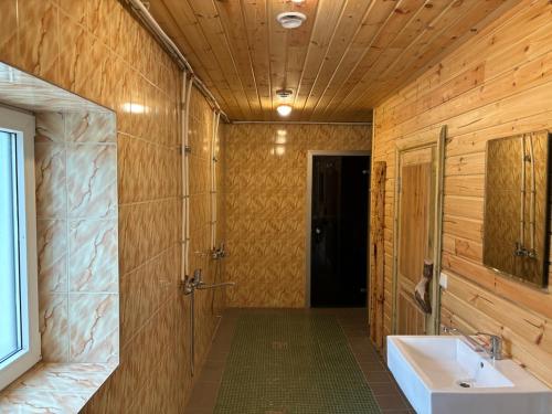 Bilik mandi di Kempings Videnieki
