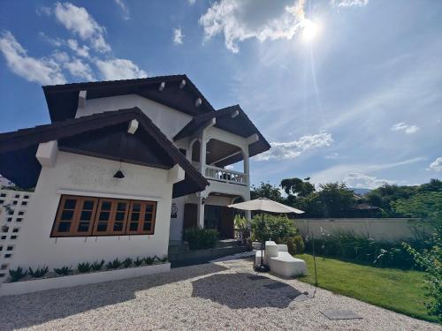a white house with a black roof at Dalang Nimman House大浪清迈宁曼路4卧4卫独栋别墅 in Chiang Mai