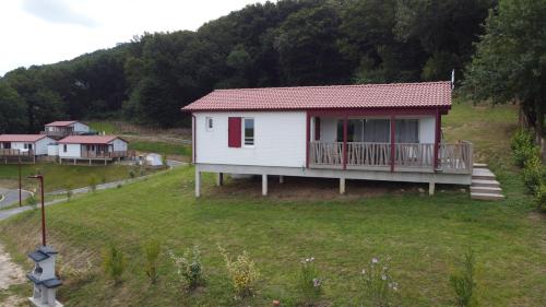Landskap semula jadi dekat dengan chalet