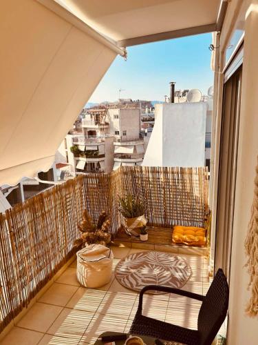 Central & Comfortable, with Acropolis view