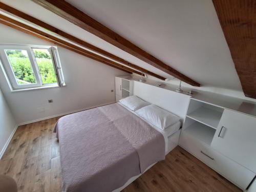 Katil atau katil-katil dalam bilik di Apartments Šišević - Comfort Apartments with Balconies and Sea View