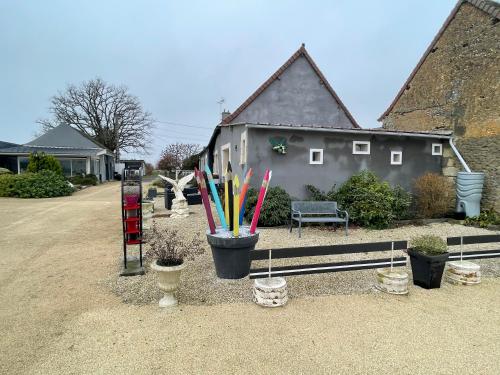 a house with a pot of pencils in front of it at L'Escale Arc-en-Ciel in Les Hayes