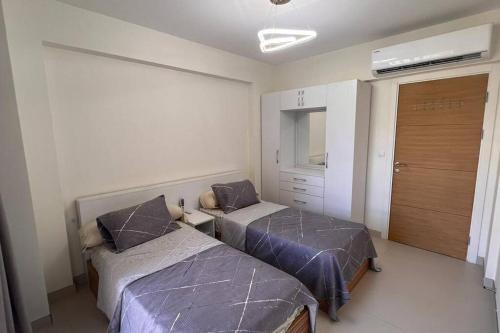 Postel nebo postele na pokoji v ubytování Cozy 4-Bedroom In Marina Marassi