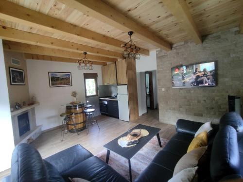 Village House Bacoにあるテレビまたはエンターテインメントセンター