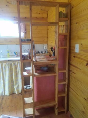 Cuisine ou kitchenette dans l'établissement Chalets rustiques en pleine nature, L'ARCHIPEL