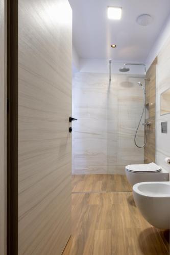 a bathroom with a toilet and a sink at L&C Beach Home by Zora apartament,pe plaja in Mamaia Nord