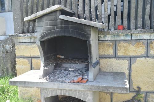 a brick oven with a fire inside of it at Kuca za odmor Domacinstvo Jelkici in Zvornik