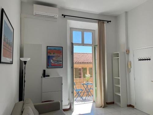 Le Bosio-studio avec vue mer