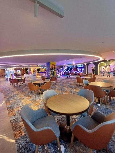 Restaurace v ubytování Grand Sapphire Luxury Apartments By MyGuest Cyprus