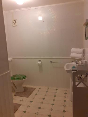 a bathroom with a toilet and a sink at Inspiro house4 in Scarborough