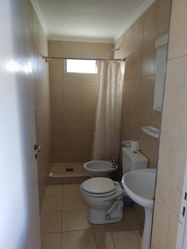 a bathroom with a toilet and a sink at Jorge in Marcos Juárez