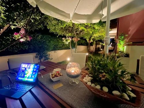 Κήπος έξω από το Sun Sight - Deluxe Lounge Suites