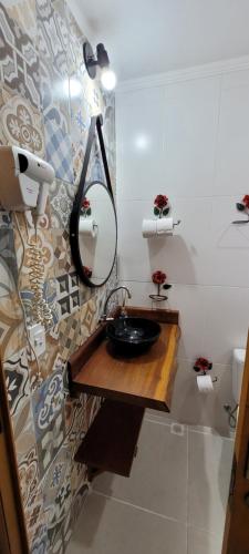 Pousada Cantinho do PÊ Guarujáにあるバスルーム