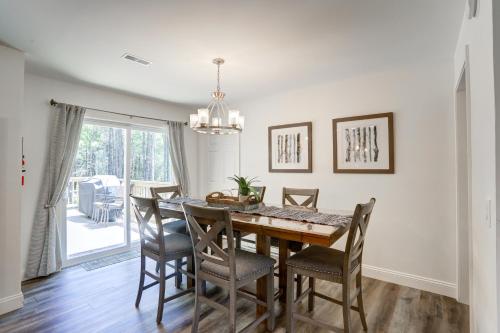 Φωτογραφία από το άλμπουμ του NEW Construction - 7 Bedroom Log Cabin σε Blakeslee