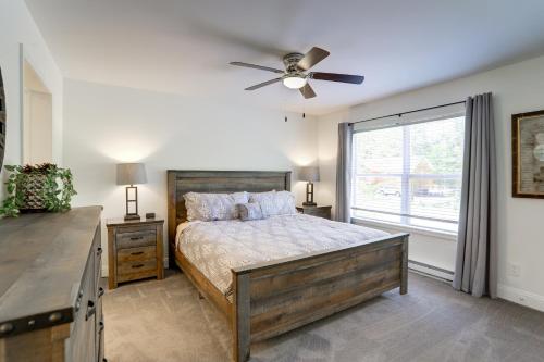 Ένα ή περισσότερα κρεβάτια σε δωμάτιο στο NEW Construction - 7 Bedroom Log Cabin