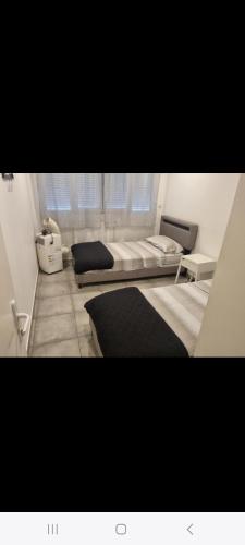 Grand Appartement, 2 ou 3 ou 4 pieces, tramway sur place, proche gare sncf St Augustin 900 metre , aéroport 1200 metre, plage ou Allianz riviera 10 min, palais nikaia 2 min , supermarché sur place, parking possible si disponible ou payant à 1000 metre