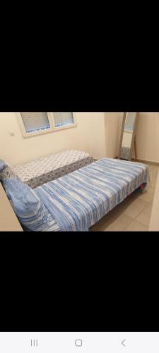 Grand Appartement, 2 ou 3 ou 4 pieces, tramway sur place, proche gare sncf St Augustin 900 metre , aéroport 1200 metre, plage ou Allianz riviera 10 min, palais nikaia 2 min , supermarché sur place, parking possible si disponible ou payant à 1000 metre