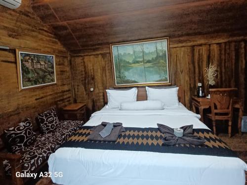 Postel nebo postele na pokoji v ubytování Bujak Permai Villa Matahari Lombok NTB