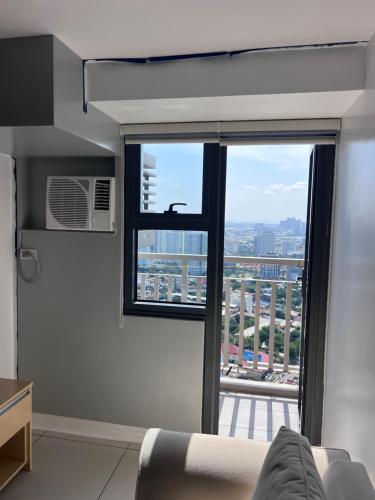 Una televisión o centro de entretenimiento en 1 bedrm condo, Tower 2, Hor 101