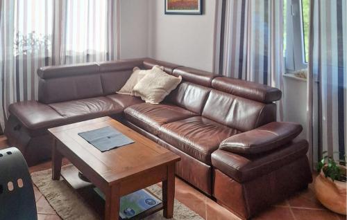 Posedenie v ubytovaní Three-Bedroom Holiday Home In Novigrad