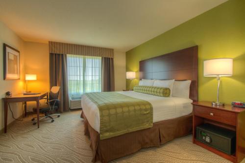 A bed or beds in a room at Cobblestone Inn & Suites - Holyoke