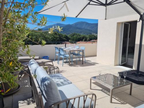 T3 moderne avec grande terrasse, climatisation et parking à 10 min de la plage - FR-1-732-85