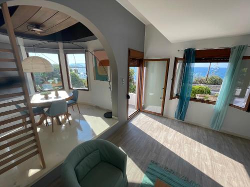 NAOS-Sea front vacation rental by Chania center