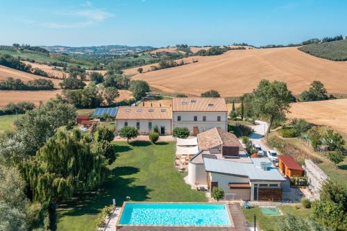 Бассейн в Resort Il Gallo Senone или поблизости
