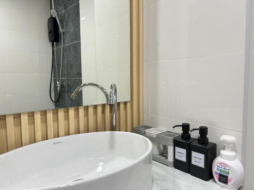 Koupelna v ubytování 5BR Villa, 6min to Lee Garden, with Pool&Gym,18 PAX - StarLight